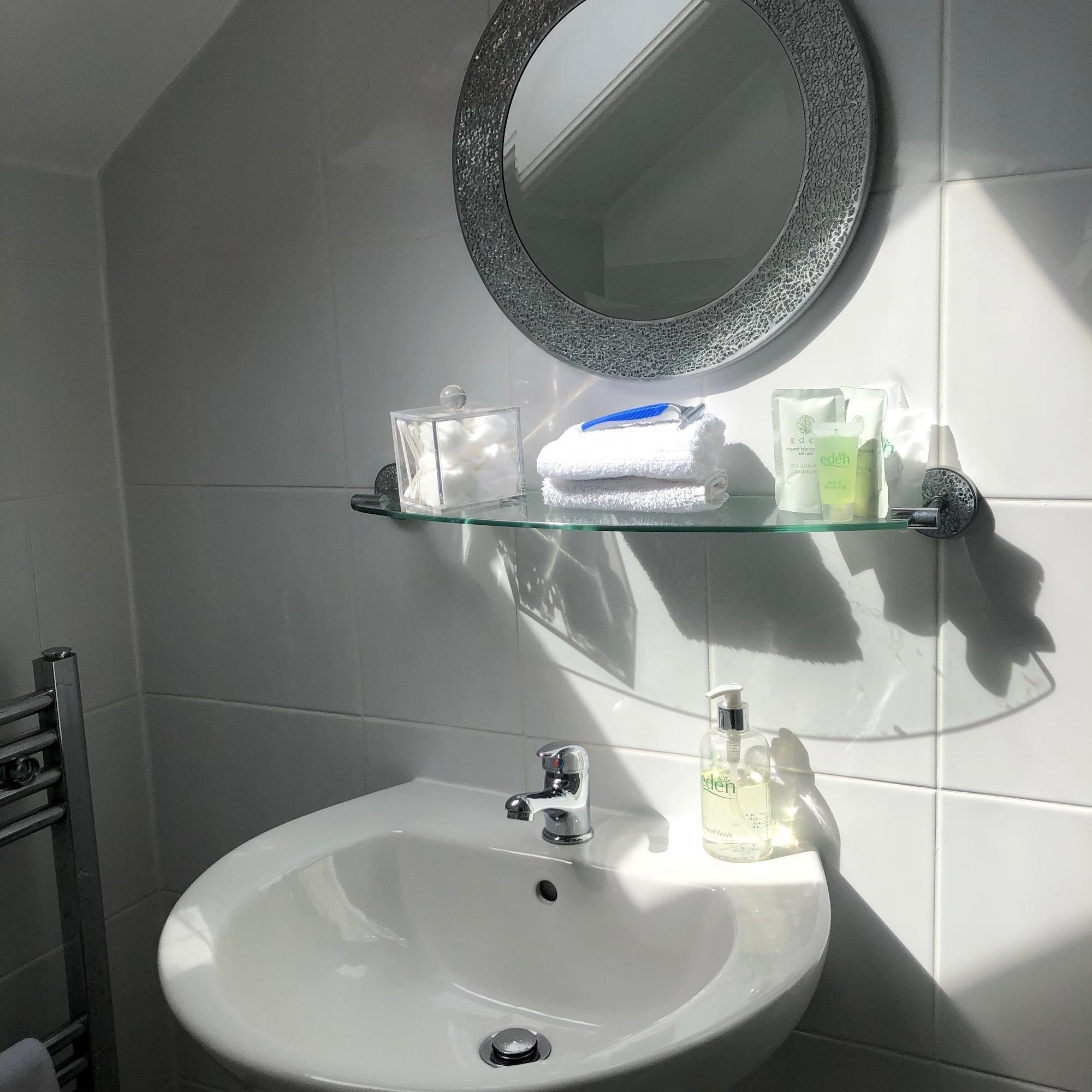 Witchingham B&B Holyhead Εξωτερικό φωτογραφία